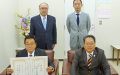 全国市議会議長会から議員が表彰を受けました