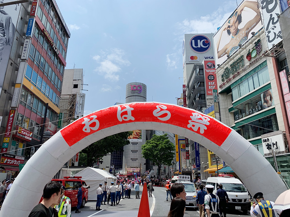 5月18日〜19日、毎年恒例の、南九州最大の「おはら祭」が渋谷区で開催されました。沿道では鹿児島の物産展や観光案内なども開かれました。