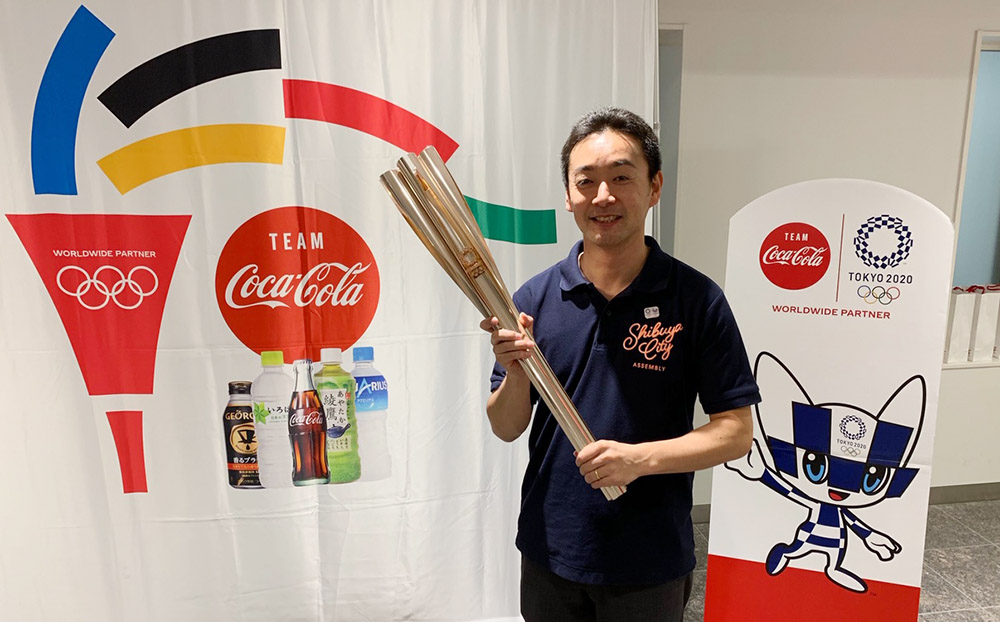10月3日 東京2020オリンピック(五輪)聖火リレートーチイベントが10月3日に渋谷区役所で行われ、聖火トーチが展示されました。